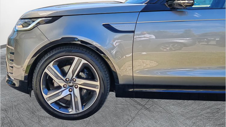 2024 Approved Land Rover Discovery Silicon Silver 3.0 literes, soros 6 hengeres dízel, 300LE, automata váltó, összkerékhajtás Metropolitan Edition D300