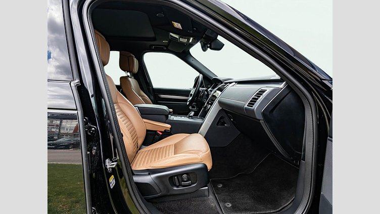 2024 Approved Land Rover Discovery Santorini Black 3.0 literes, soros 6 hengeres dízel, 300LE, automata váltó, összkerékhajtás Dynamic HSE	D300