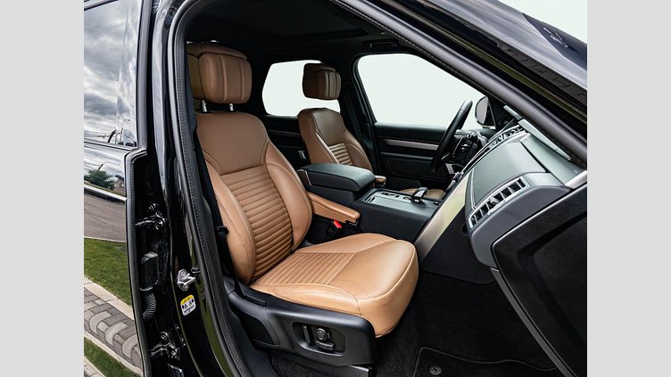 2024 Approved Land Rover Discovery Santorini Black 3.0 literes, soros 6 hengeres dízel, 300LE, automata váltó, összkerékhajtás Dynamic HSE	D300