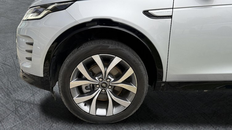 2024 Approved Land Rover Discovery Sport Hakuba Silver Ingenium 2,0 literes, soros négyhengeres 204 LE mild hybrid dízelmotor (automata), összkerékhajtás Normál tengelytáv Dynamic HSE