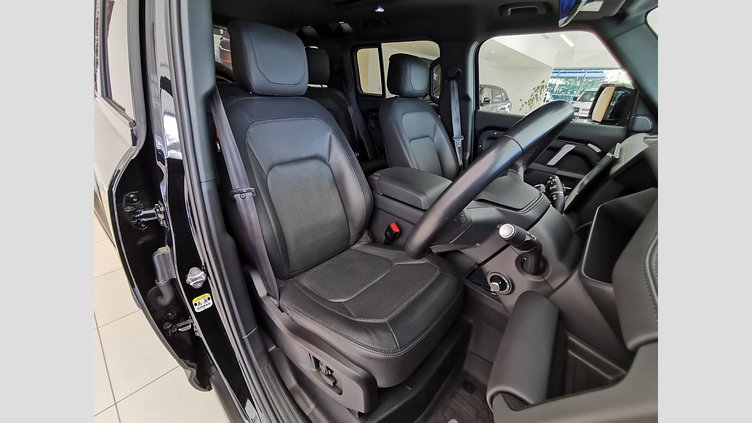 2023 認定中古車 Land Rover Defender 110 サントリーニブラック D300 AWD（AT） X-DYNAMIC HSE