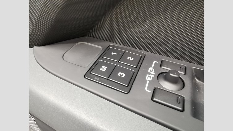 2023 認定中古車 Land Rover Defender 110 サントリーニブラック D300 AWD（AT） X-DYNAMIC HSE