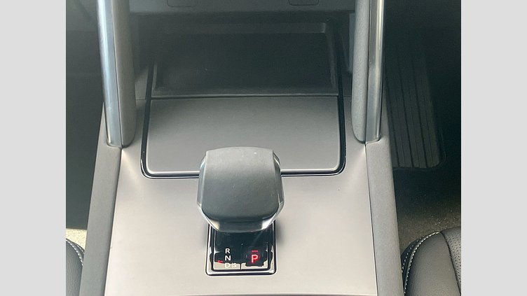 2024 認定中古車 Land Rover Discovery Sport オストゥーニパールホワイト D200マイルドハイブリッド（ディーゼル） 標準ホイール DYNAMIC SE