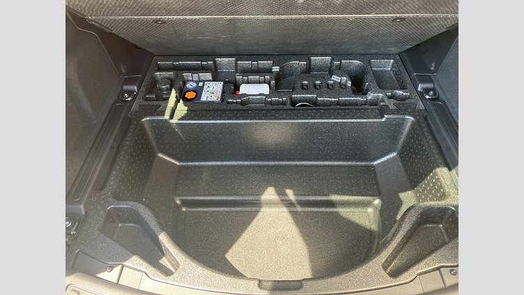 2024 認定中古車 Land Rover Discovery Sport オストゥーニパールホワイト D200マイルドハイブリッド（ディーゼル） 標準ホイール DYNAMIC SE