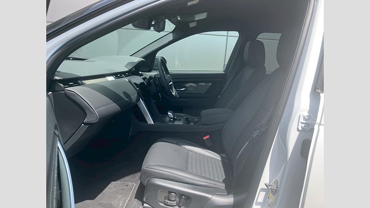 2024 認定中古車 Land Rover Discovery Sport オストゥーニパールホワイト D200マイルドハイブリッド（ディーゼル） 標準ホイール DYNAMIC SE