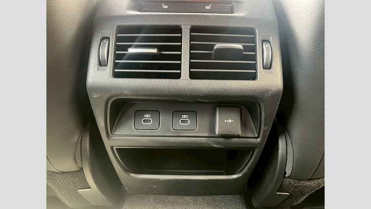 2024 認定中古車 Land Rover Discovery Sport オストゥーニパールホワイト D200マイルドハイブリッド（ディーゼル） 標準ホイール DYNAMIC SE