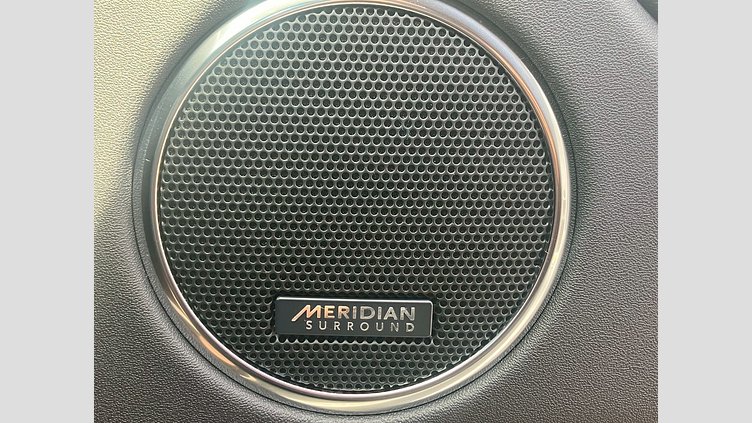 2024 認定中古車 Land Rover Discovery Sport オストゥーニパールホワイト D200マイルドハイブリッド（ディーゼル） 標準ホイール DYNAMIC SE