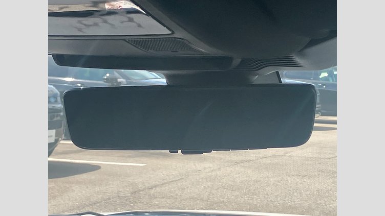 2024 認定中古車 Land Rover Discovery Sport オストゥーニパールホワイト D200マイルドハイブリッド（ディーゼル） 標準ホイール DYNAMIC SE