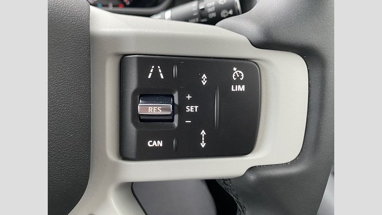 2024 認定中古車 Land Rover Defender 110 サントリーニブラック P300 AWD（AT） SE