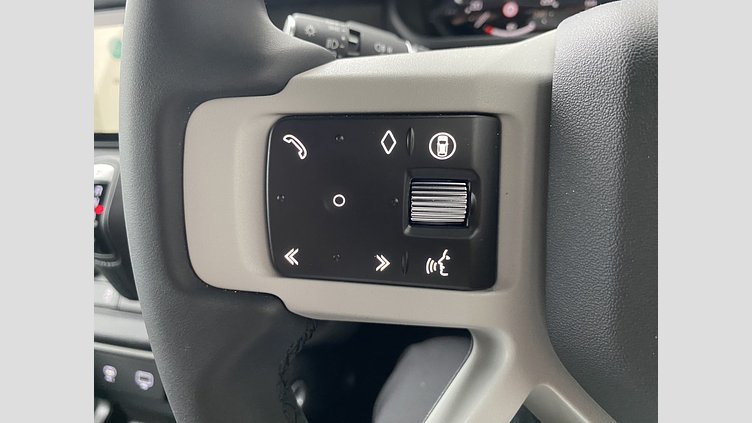 2024 認定中古車 Land Rover Defender 110 サントリーニブラック P300 AWD（AT） SE