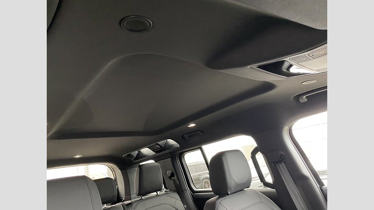 2024 認定中古車 Land Rover Defender 110 サントリーニブラック P300 AWD（AT） SE