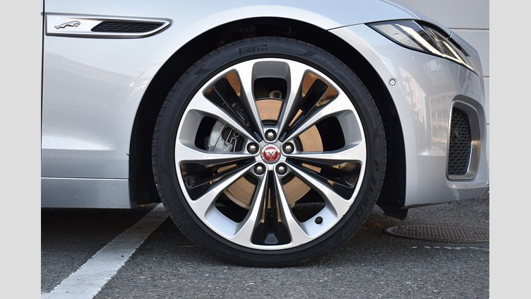 2021 認定中古車 Jaguar XF ハクバシルバー D200 AWD（オートマチック）MHEV SALOON S