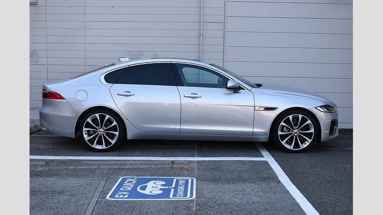2021 認定中古車 Jaguar XF ハクバシルバー D200 AWD（オートマチック）MHEV SALOON S