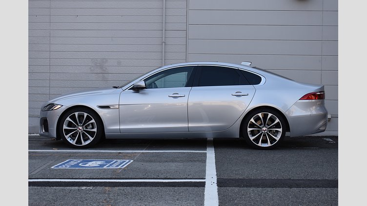 2021 認定中古車 Jaguar XF ハクバシルバー D200 AWD（オートマチック）MHEV SALOON S