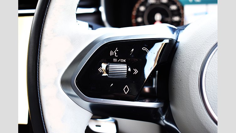 2021 認定中古車 Jaguar XF ハクバシルバー D200 AWD（オートマチック）MHEV SALOON S