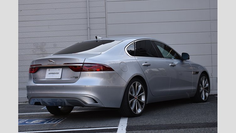 2021 認定中古車 Jaguar XF ハクバシルバー D200 AWD（オートマチック）MHEV SALOON S
