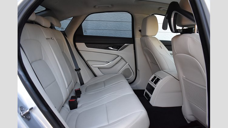 2021 認定中古車 Jaguar XF ハクバシルバー D200 AWD（オートマチック）MHEV SALOON S