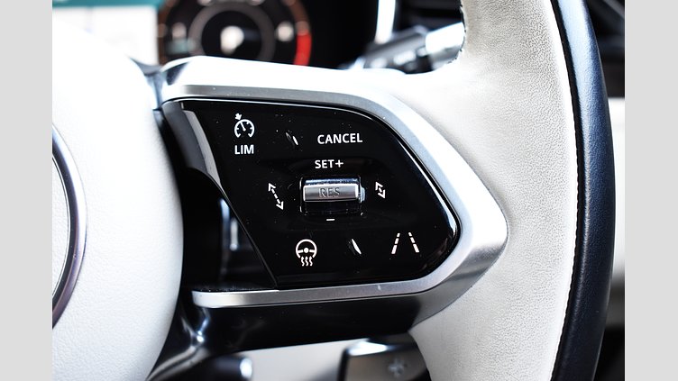 2021 認定中古車 Jaguar XF ハクバシルバー D200 AWD（オートマチック）MHEV SALOON S