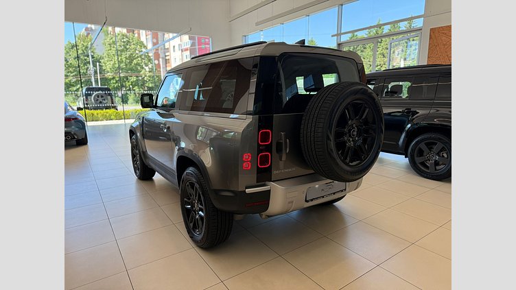 2025 Novo vozilo Land Rover Defender 90 Silicon Silver AWD 3DR S 3.0D 200KS