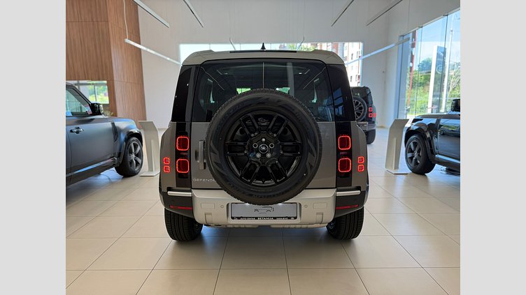 2025 Novo vozilo Land Rover Defender 90 Silicon Silver AWD 3DR S 3.0D 200KS