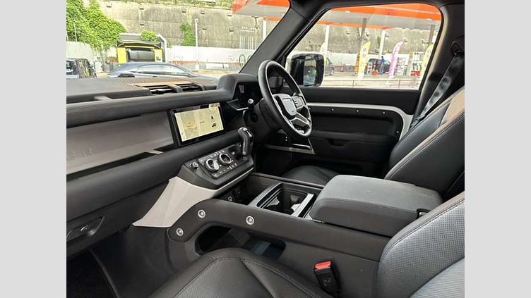 2023 認定中古車 Land Rover Defender 110 フジホワイト D300 AWD（AT） X-DYNAMIC SE