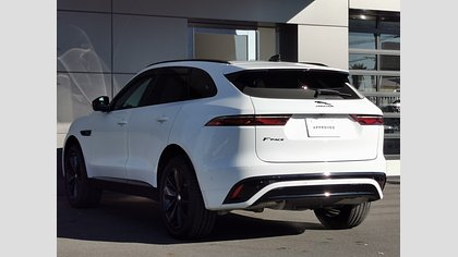 F-Pace 1