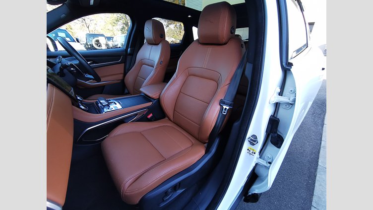 2022 認定中古車 Jaguar F-Pace フジホワイト P250 AWD（オートマチック） R-DYNAMIC BLACK