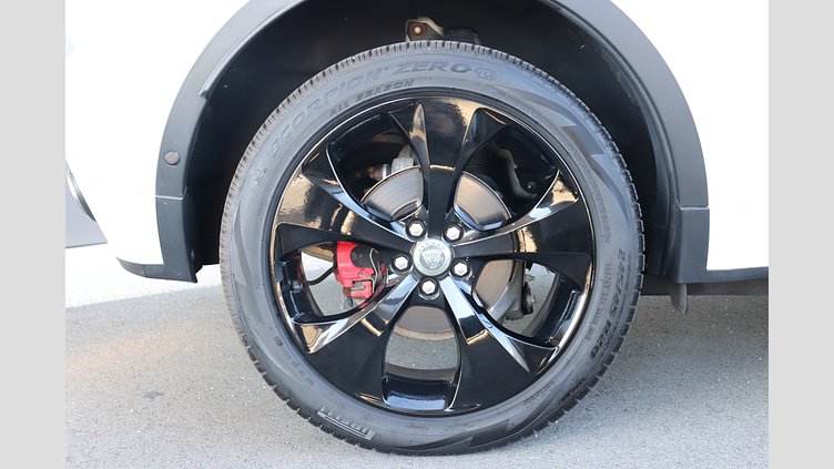 2018 認定中古車 Jaguar E-Pace ユーロンホワイト P250 オートマチック全輪駆動 R-DYNAMIC SE