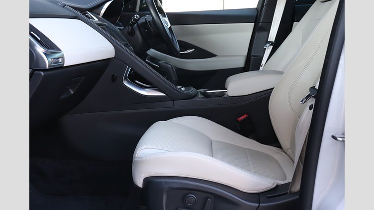 2018 認定中古車 Jaguar E-Pace ユーロンホワイト P250 オートマチック全輪駆動 R-DYNAMIC SE
