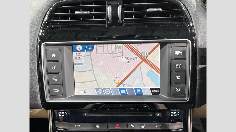 2016 認定中古車 Jaguar XE Black 2WD プレステージ