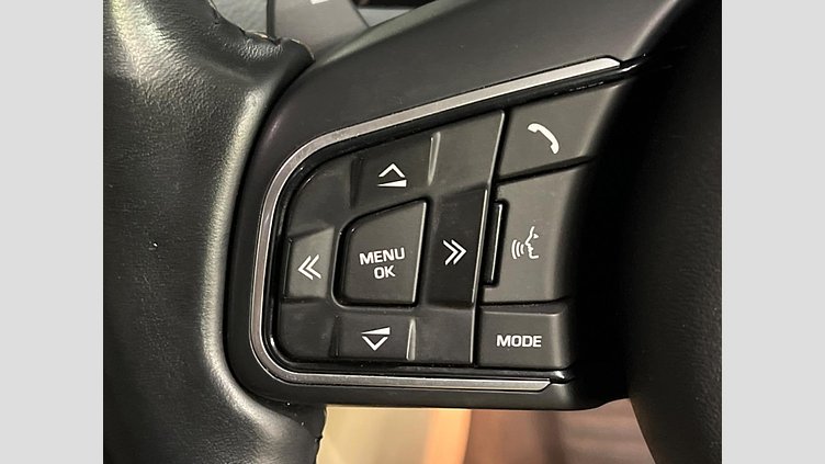 2016 認定中古車 Jaguar XE Black 2WD プレステージ