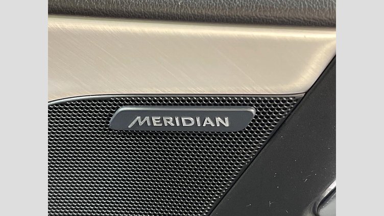 2016 認定中古車 Jaguar XE Black 2WD プレステージ