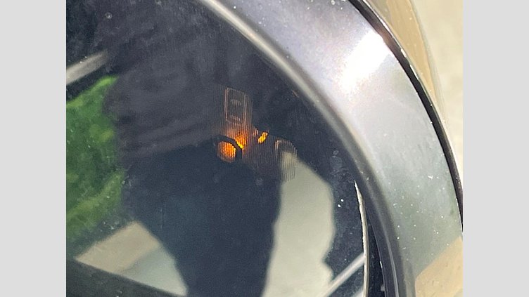 2016 認定中古車 Jaguar XE Black 2WD プレステージ