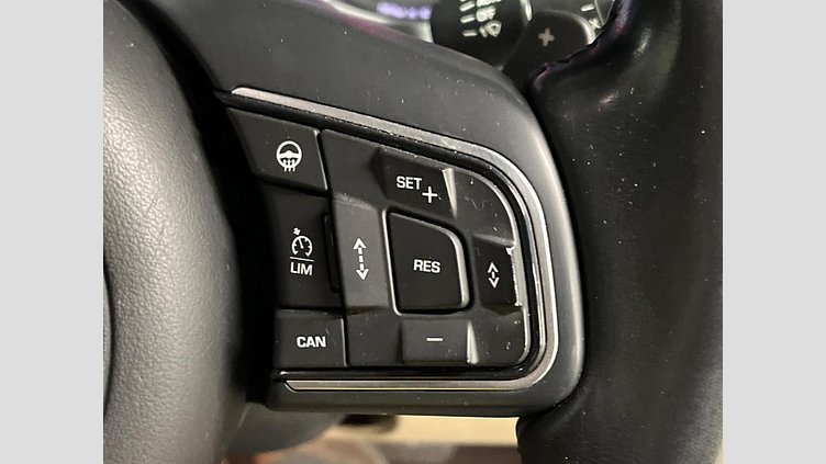 2016 認定中古車 Jaguar XE Black 2WD プレステージ