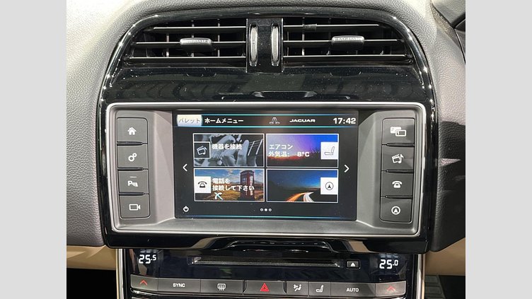 2016 認定中古車 Jaguar XE Black 2WD プレステージ