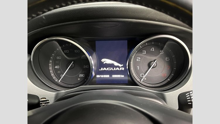 2016 認定中古車 Jaguar XE Black 2WD プレステージ