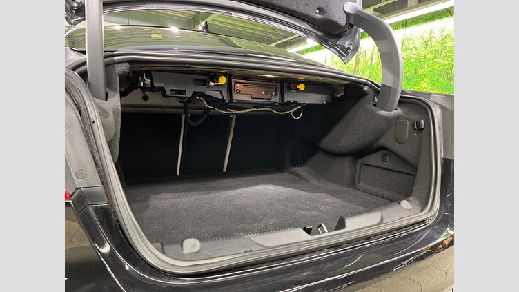 2016 認定中古車 Jaguar XE Black 2WD プレステージ