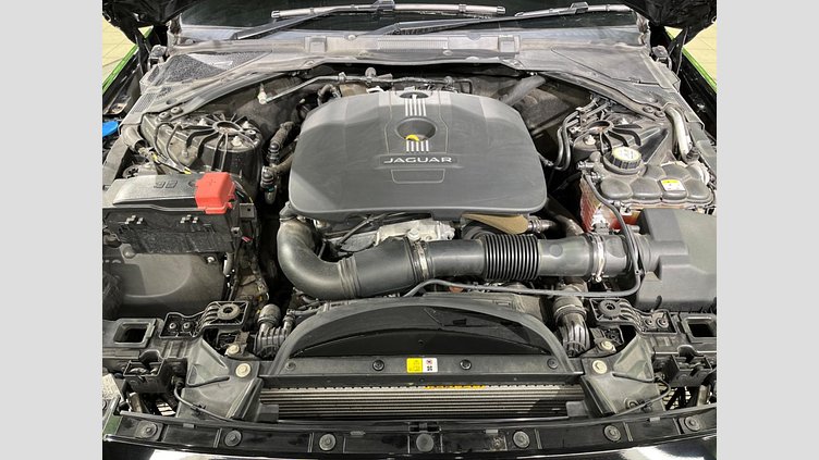 2016 認定中古車 Jaguar XE Black 2WD プレステージ