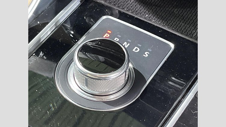 2016 認定中古車 Jaguar XE Black 2WD プレステージ