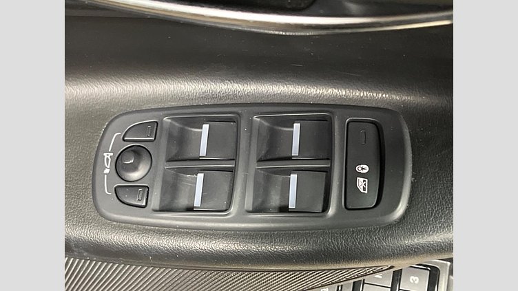 2016 認定中古車 Jaguar XE Black 2WD プレステージ