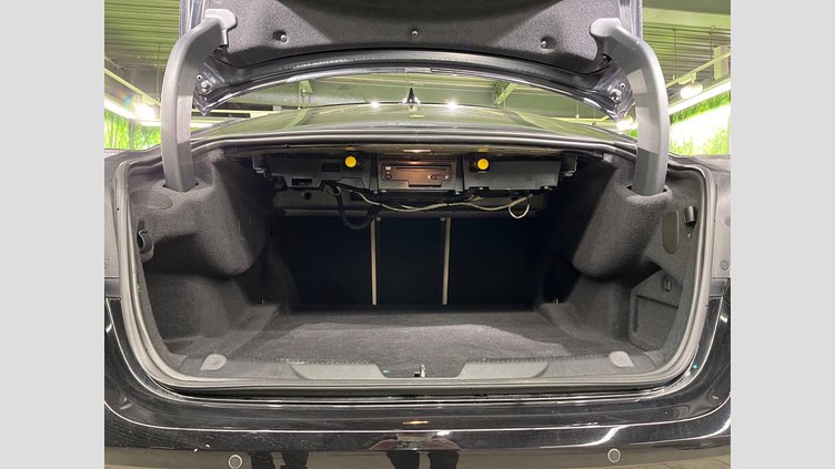 2016 認定中古車 Jaguar XE Black 2WD プレステージ