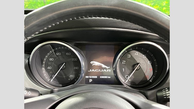 2016 認定中古車 Jaguar XE Black 2WD プレステージ