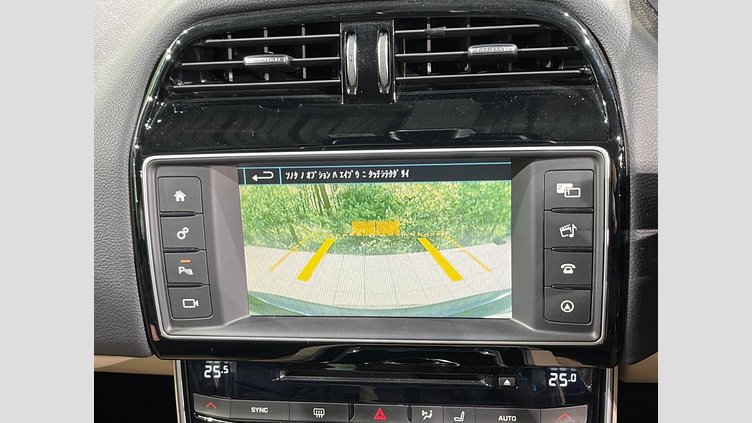 2016 認定中古車 Jaguar XE Black 2WD プレステージ