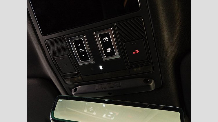 2022 認定中古車 Land Rover Defender 110 サントリーニブラック D300 AWD（AT） X