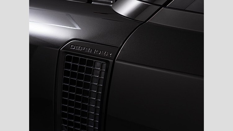 2022 認定中古車 Land Rover Defender 110 サントリーニブラック D300 AWD（AT） X