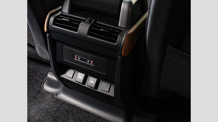 2022 認定中古車 Land Rover Defender 110 サントリーニブラック D300 AWD（AT） X