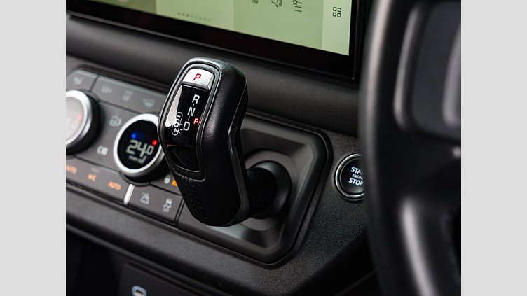 2022 認定中古車 Land Rover Defender 110 サントリーニブラック D300 AWD（AT） X