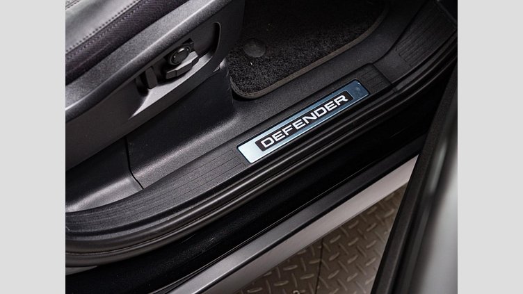 2022 認定中古車 Land Rover Defender 110 サントリーニブラック D300 AWD（AT） X