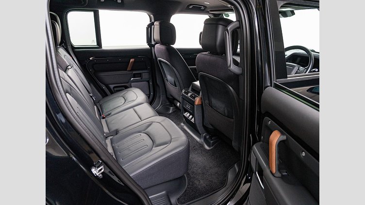 2022 認定中古車 Land Rover Defender 110 サントリーニブラック D300 AWD（AT） X