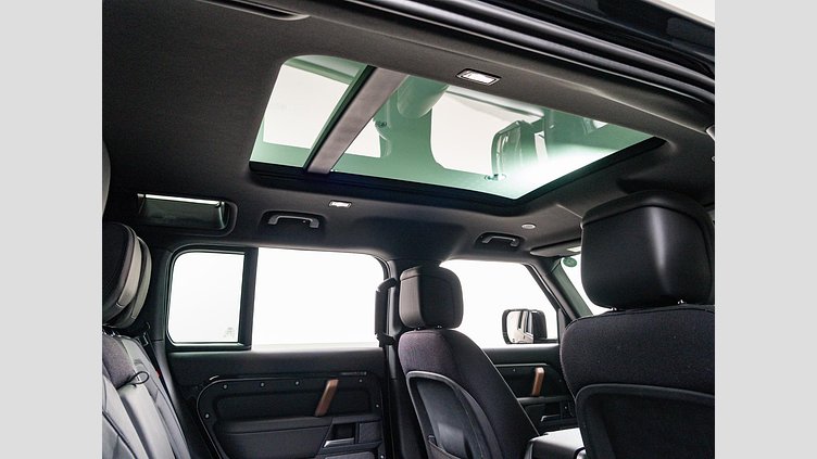 2022 認定中古車 Land Rover Defender 110 サントリーニブラック D300 AWD（AT） X